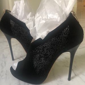Jimmy Choo velvet pumps/heels